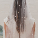 CATRINE | Single tier veil with pearls