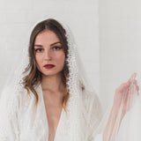 ISLA | Soft single tier veil with Chantilly lace edge