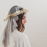 CATHARINA | Soft mantilla veil with Chantilly lace edge