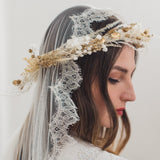 CATHARINA | Soft mantilla veil with Chantilly lace edge