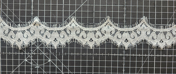MELODY | Soft drop veil with Chantilly lace edge