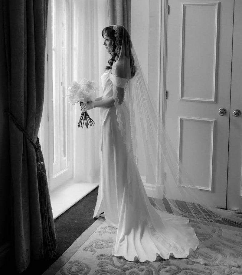 LOLA | Soft single tier veil with narrow Chantilly lace edge