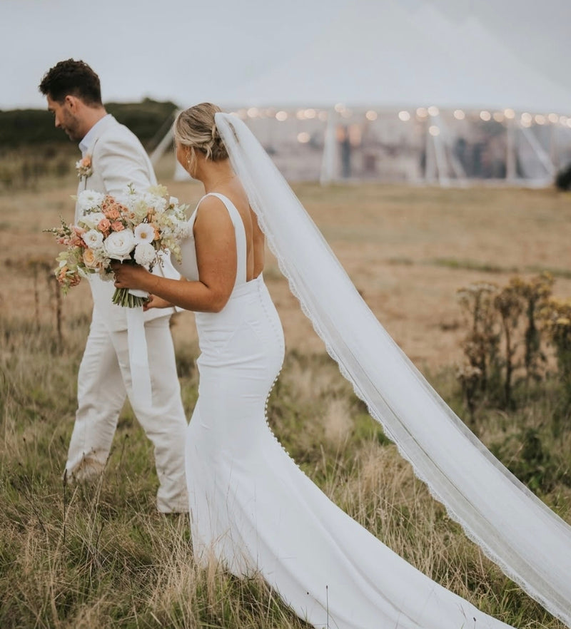 LOLA | Soft single tier veil with narrow Chantilly lace edge