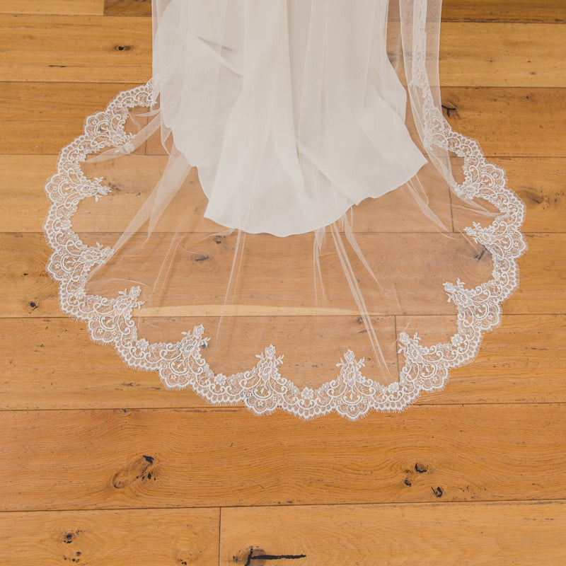 LORAINE | Soft single tier veil with partial Chantilly lace edge