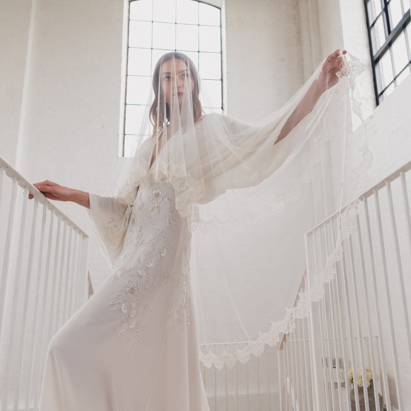 MELODY | Soft drop veil with Chantilly lace edge