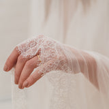 LUNA | Soft drop veil with Chantilly lace edge