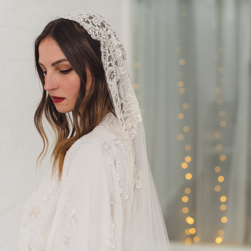 DAWN | Soft mantilla veil with beaded Chantilly lace