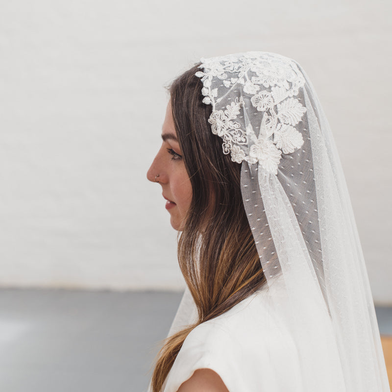 LAYLA | Soft dotted Juliet cap veil with floral lace cap