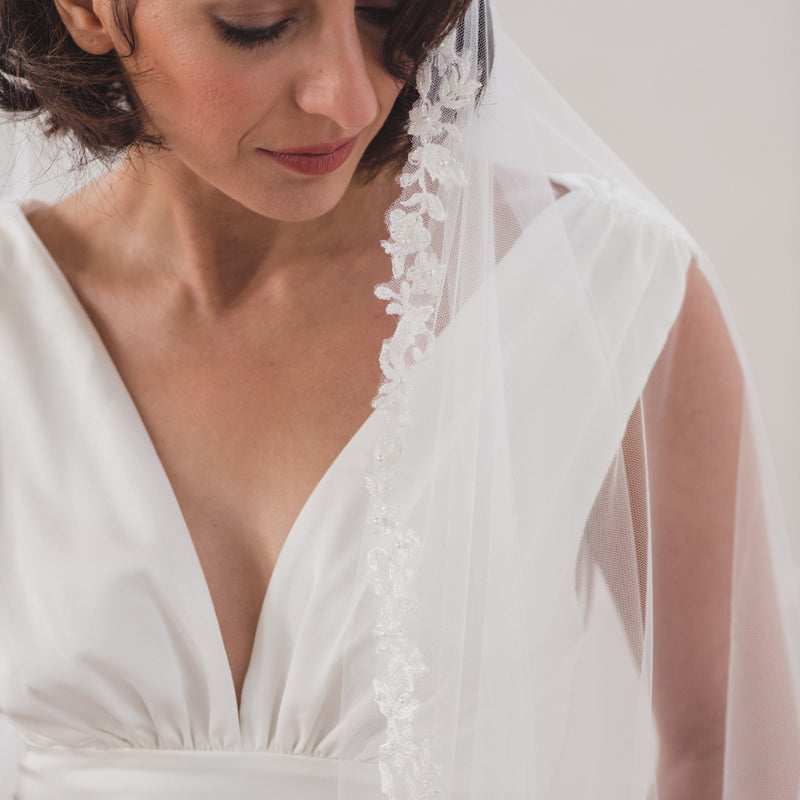 FLORA | Mantilla veil with narrow beaded lace edge